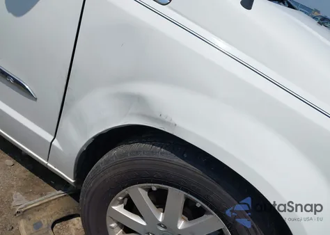 2013 Chrysler Town & Country Touring from USA, damaged, VIN 2C4RC1BG6DR691299